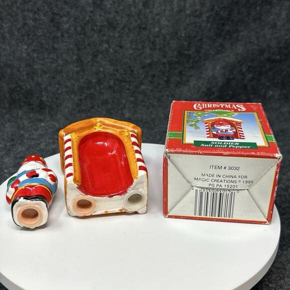 Vintage 1995 Soldier Salt & Pepper Shaker Set Christmas Collectible w/ Box - Picture 6 of 8